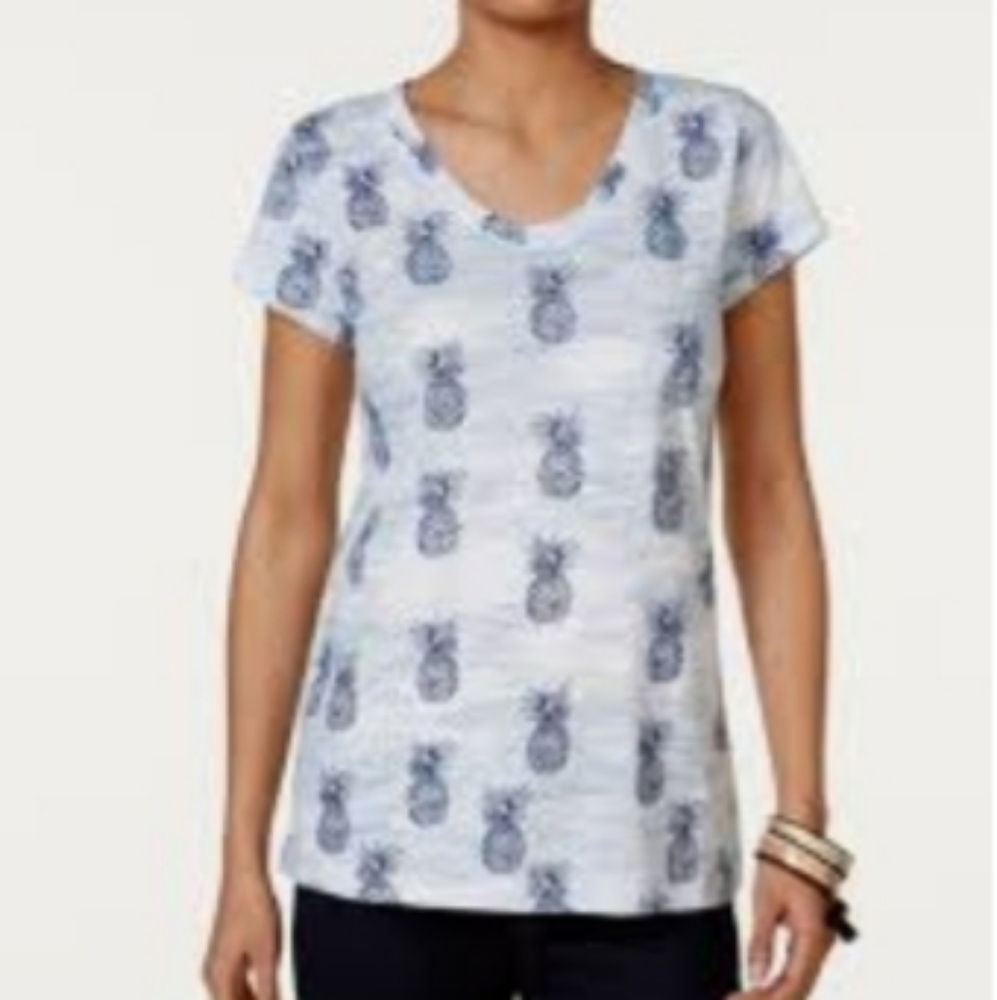 Blue and white pineapple t-shirt